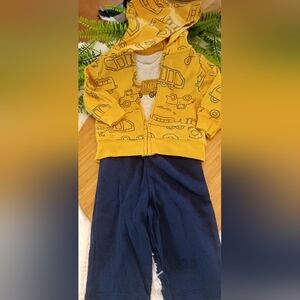 Carters 3 Piece Matching Set  Sz O/3 Months